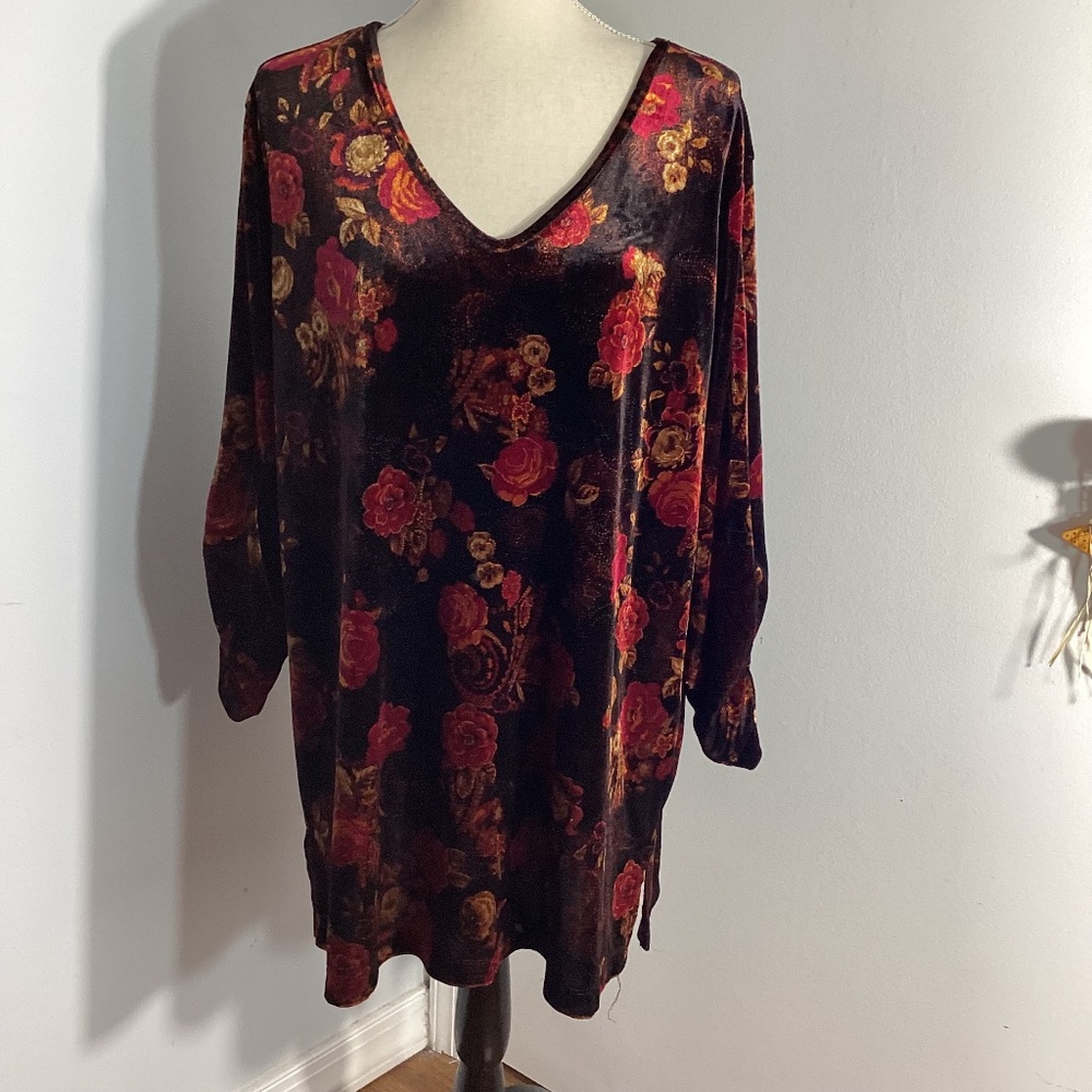 SUSAN GRAVER PLUS 1X FLORAL VELOUR TUNIC V NECK BROWN BURGUNDY ROSES